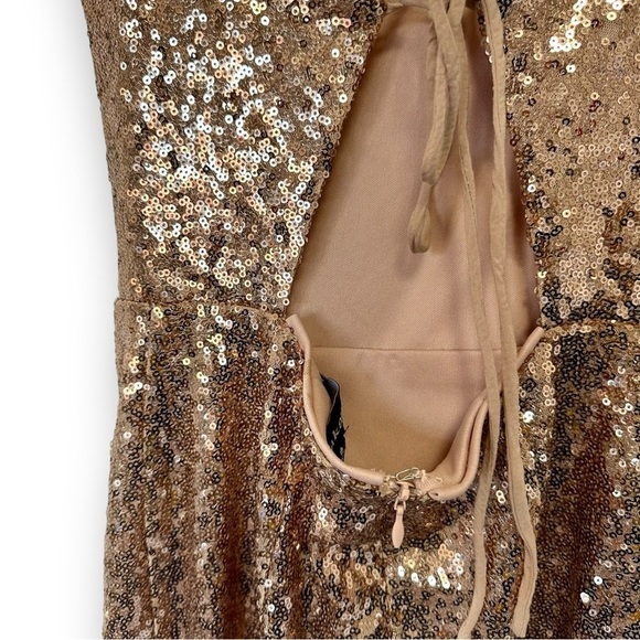 AAKAA GOLD SEQUIN OPEN BACK DRESS  SIZE SMALL - Picture 3 of 5
